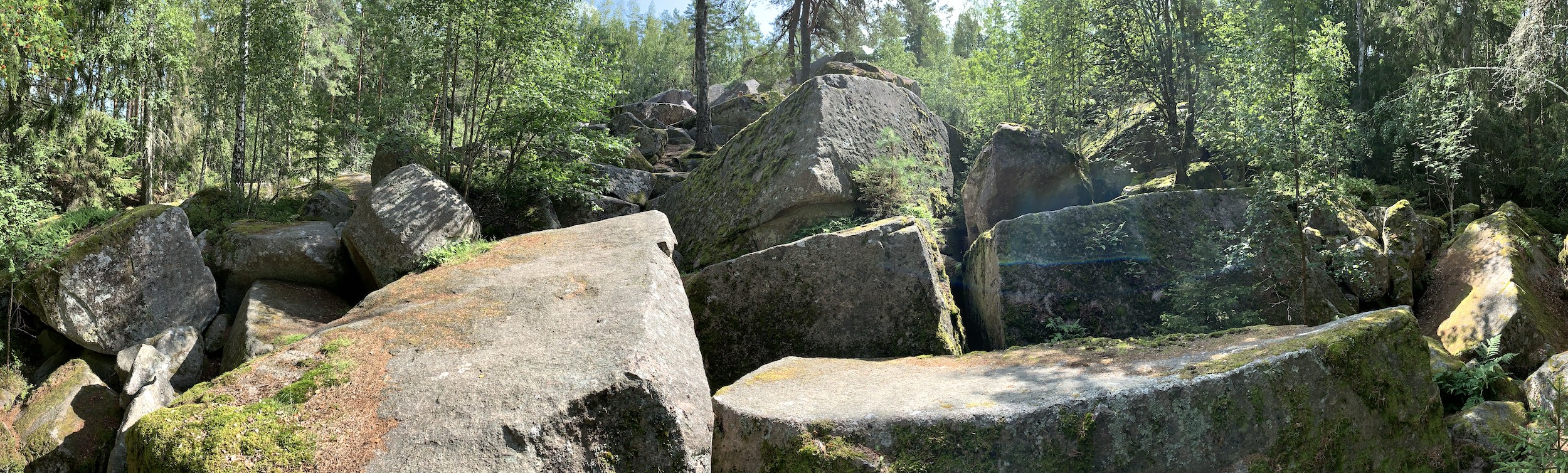 Klippblock vid Kanaberg. Foto Mats Neander.