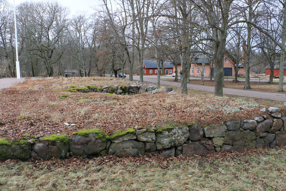 Här stod en flygelbyggnad nedbrunnen på 1920-talet Foto: Stefan Svenaeus 2024