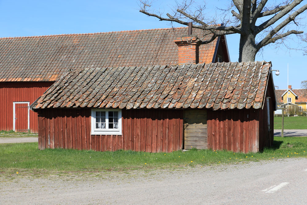 Gammal drängstuga, den äldsta byggnaden på gården Foto: Stefan Svenaeus 2024
