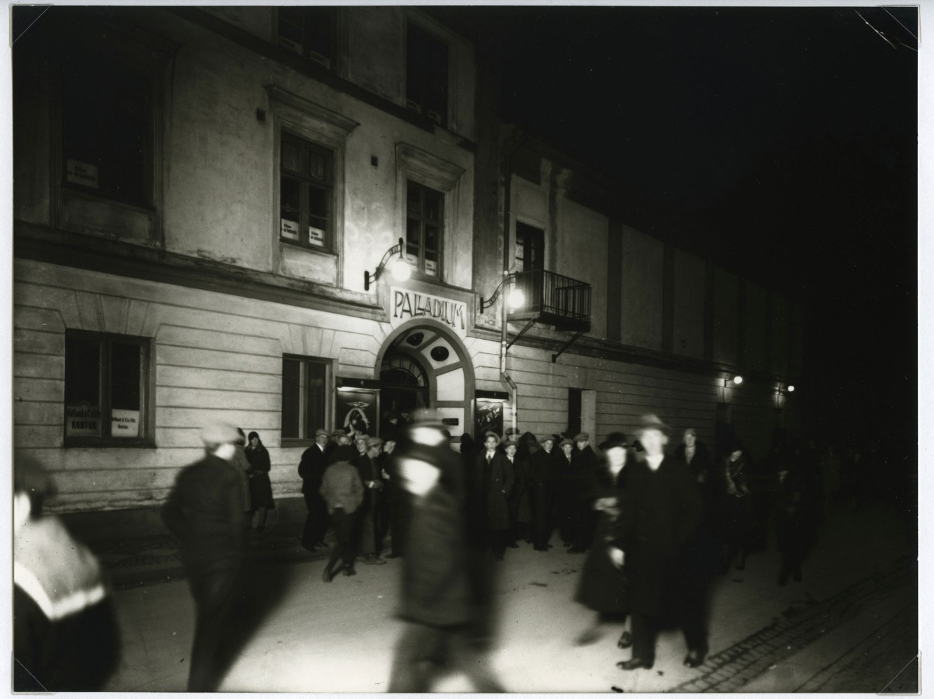 Den första ingången mot Larmgatan Foto: Walter Olson 1930, DigitaltMuseum, Kalmar läns museum, Public Domain